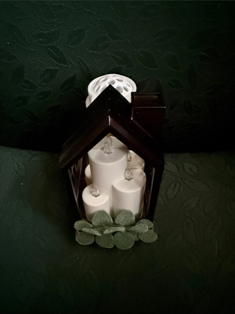 NWT Bath & Body Works Bronze Lantern with White Candles & Green Foliage.